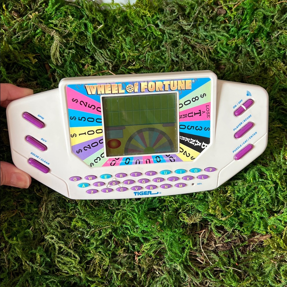 VINTAGE 1995 Tiger Electronics Wheel of Fortune Handheld Electronic Game *WORKS* - Picture 3 of 17
